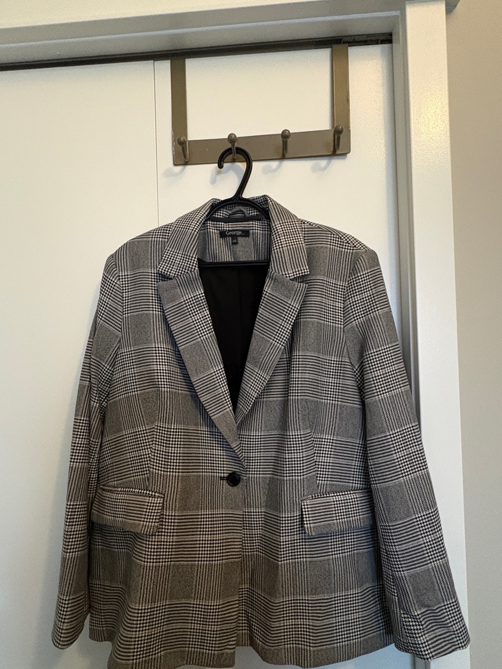 George Black & Gray Glen Plaid Single-Button Blazer